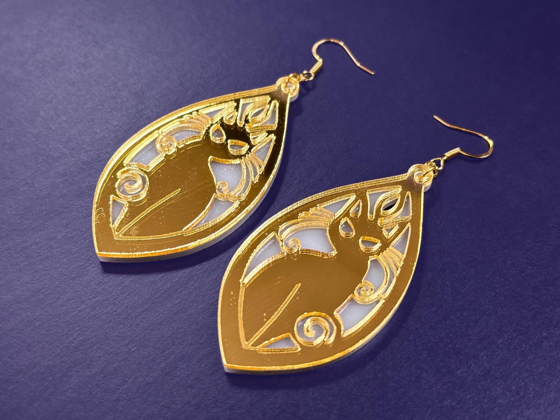 Golden Cat | Gold & White - Painted Raina
