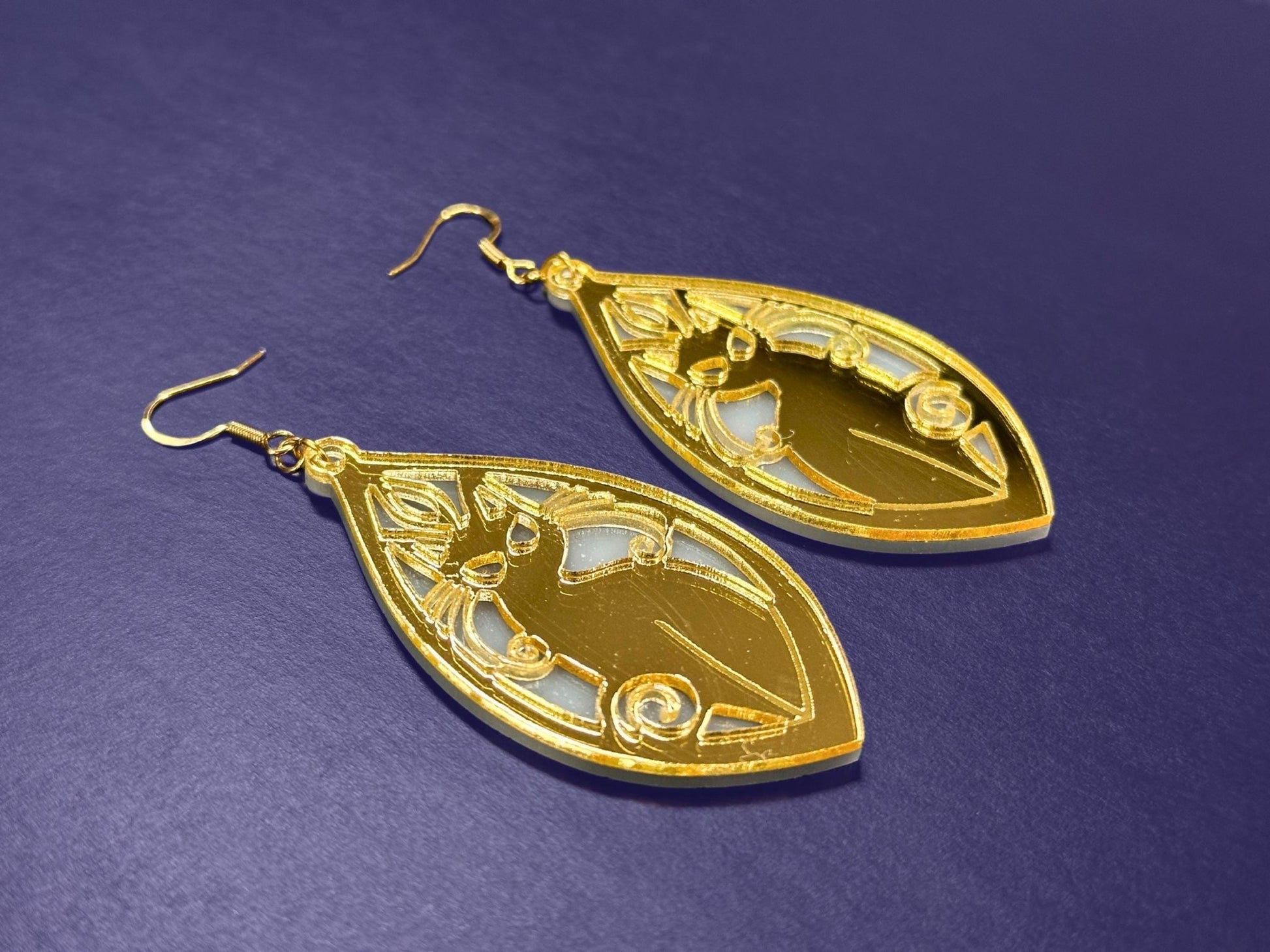 Golden Cat | Gold & White - Painted Raina
